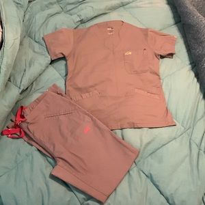 Gray IguanaMed scrub set. size XS